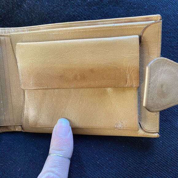 Vintage Tan Leather Bifold Wallet. Snap Closure. New But With Blemish. USA. - Picture 6 of 15